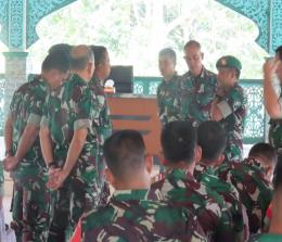 Letkol Muliyadi saat pengarahan Jam Komandan ke jajaran Koramil Kabupaten Pelalawan Kodim 0313/KPR (foto/int)